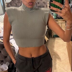 Zara green Sleeveless Mock Neck Crop Top with shoulder pads
size xs
worn once